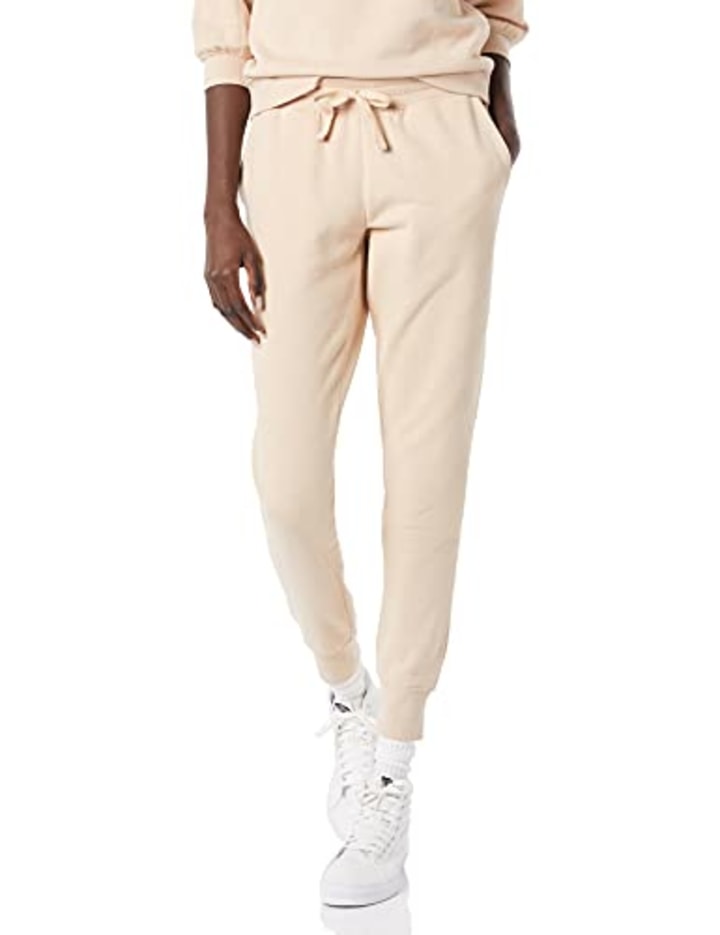 Amazon Essentials Women&#039;s French Terry Fleece Jogger Sweatpant (Available in Plus Size), Beige, Warm, Medium