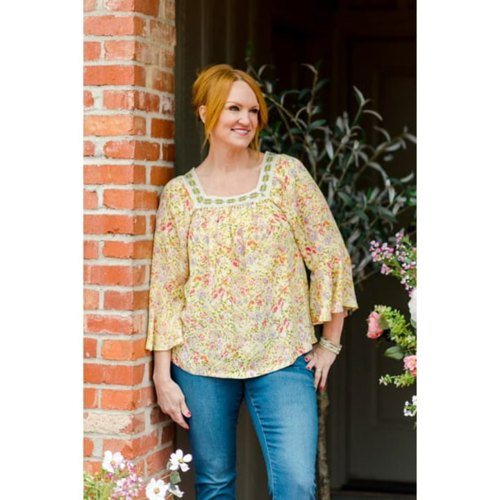 The Pioneer Woman Square Neck Flutter Sleeve Top, Women&#039;s