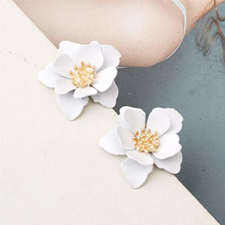 Chic Cute Boho Matte Flower Statement Stud Earrings with Gold Flower Bud for Women Sister Mom Lover and Friends (White)