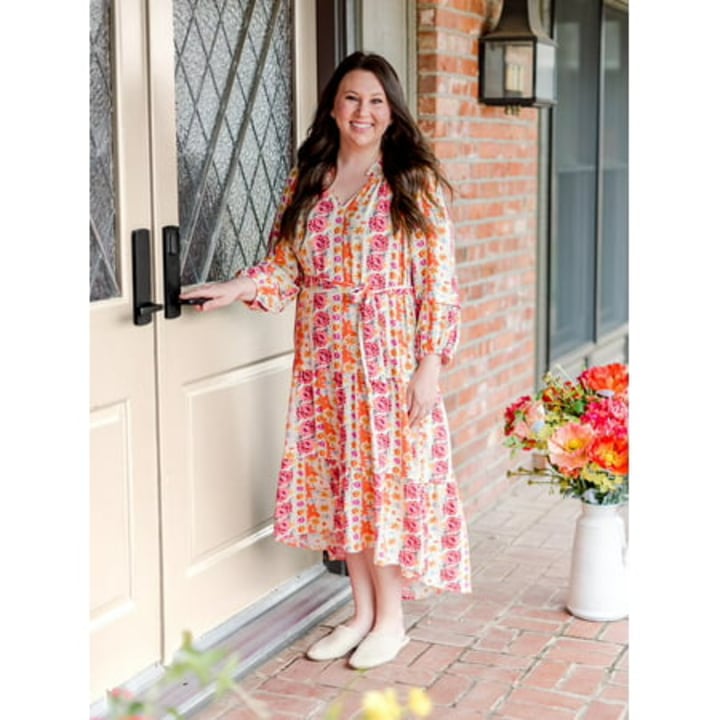 The Pioneer Woman - Ree Drummond - In the doorway at Sister House! This was  from a recent shoot (for PW Spring 2023 clothing) but I needed an updated  profile pic so