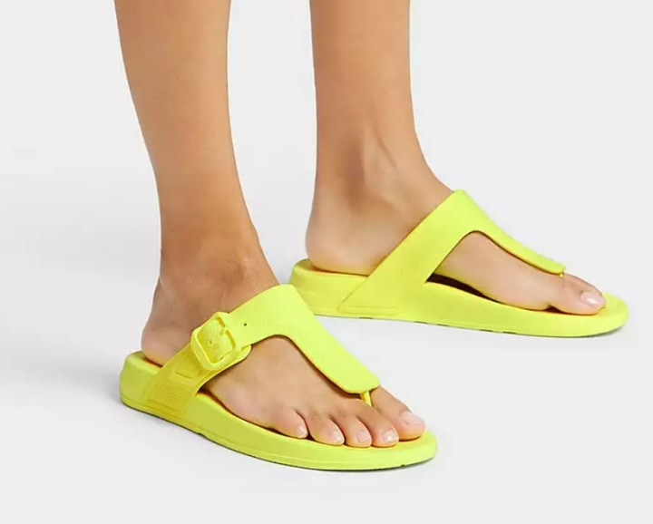 FitFlop Iqushion Buckle Flip-Flops 