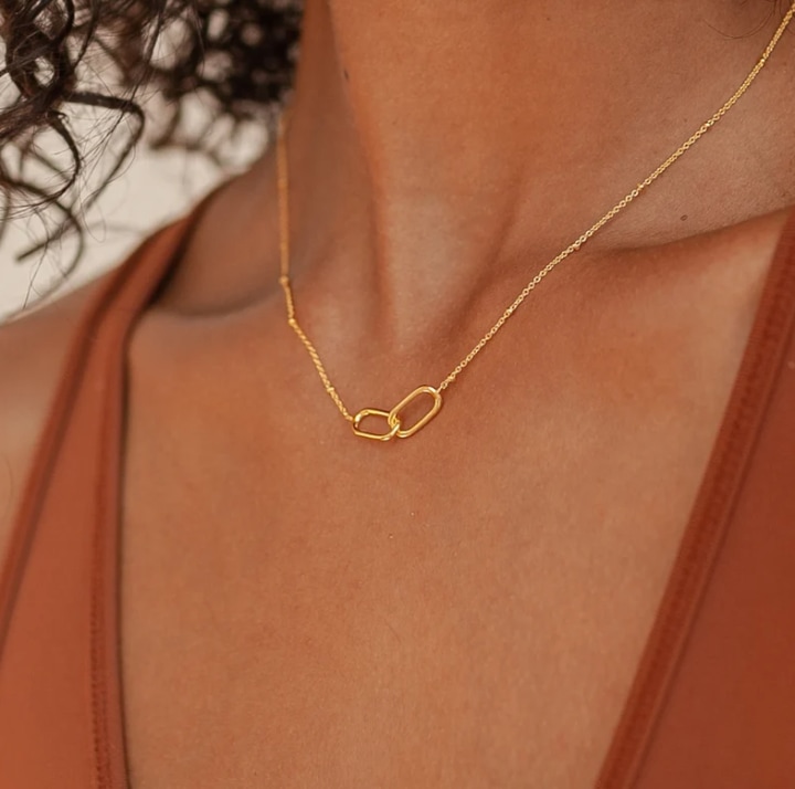 Linked Pendant Necklace by Caitlyn Minimalist