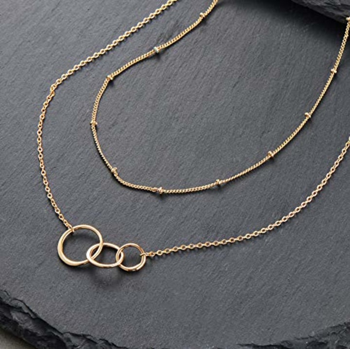 MEVECCO Gold Dainty Generations Necklace for Grandma Layered 3 Circles Necklace 18k Gold Plated 3 Interlocking Infinity Circles Mom Granddaughter Mothers Day Jewelry Birthday Gift