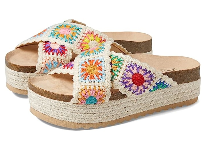 Dirty Laundry Plays (Natural Crochet Multi) Women&#039;s Shoes