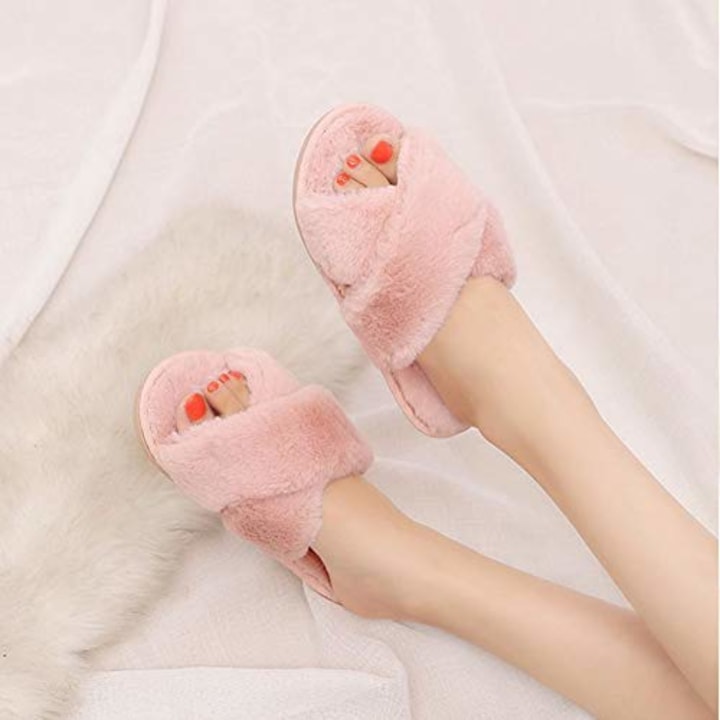HUMIWA Pink Cross Slippers Fuzzy Fluffy Faux Fur House SPA Cute Open Toe Slippers for Women Girl/Women8-8.5 Men7-7.5
