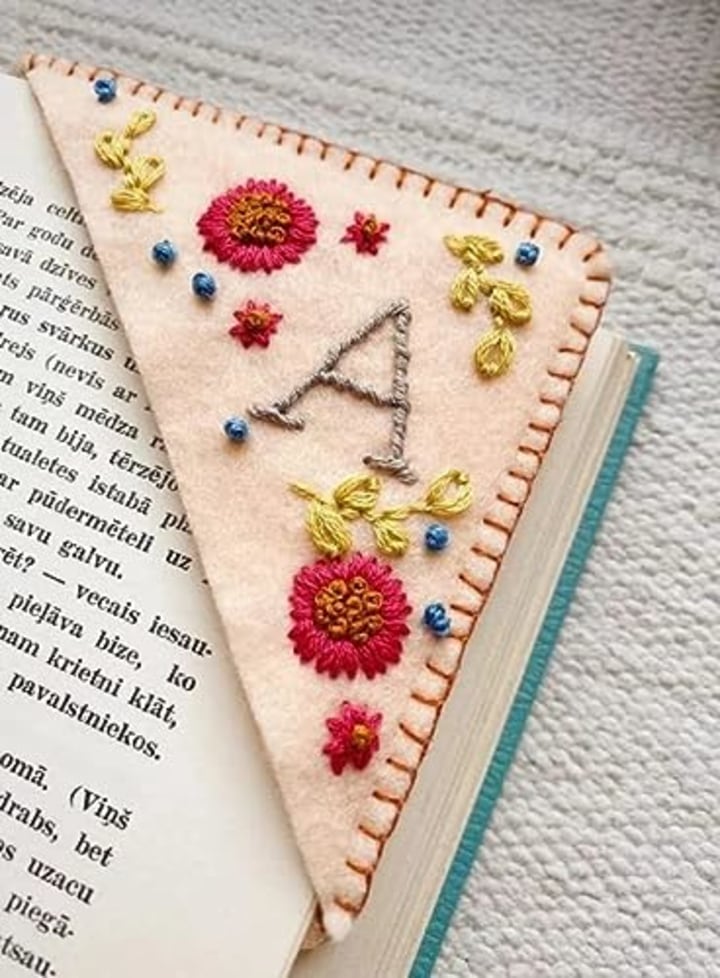 Luckstylish Hand Embroidered Corner Bookmark