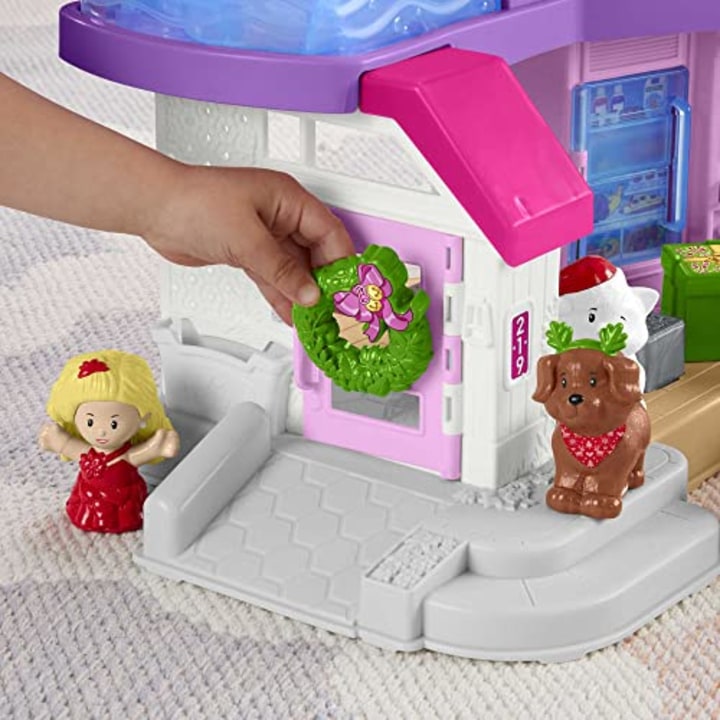 Fisher-Price Little People Barbie Advent Calendar and Toddler Playset, 24 Christmas Figures and Play Pieces (Amazon Exclusive)