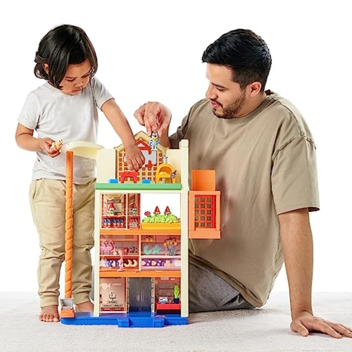 Bluey Hammerbarn Shopping Playset, 4 Level, 22&quot; Tall Playset with Working Lift and Trolley Return, Including Lights and 45+ Sounds