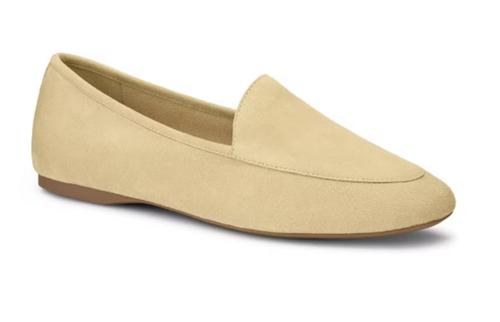 29 best shoes for teachers, according to a podiatrist