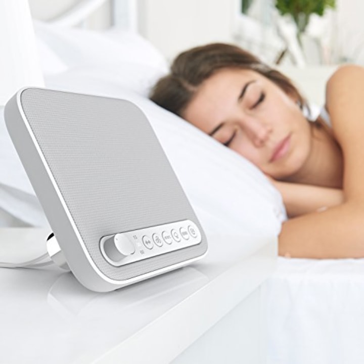 Pure Enrichment(R) WAVE(TM) Premium Sleep Therapy Sound Machine with USB Charger - Seamless Looping with 6 Soothing All-Natural Sounds, &amp; Auto-Off Timer - Easily Portable for Travel (White) Patented Design