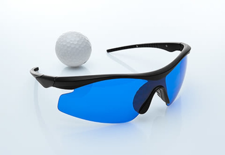 Golf Ball on Tee and 2 Glasses