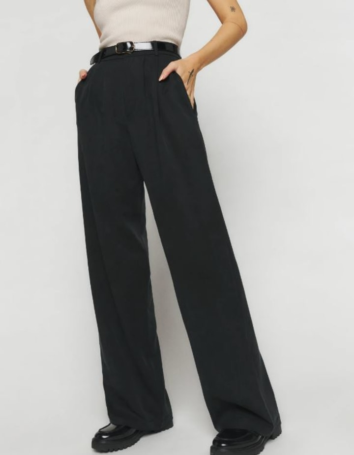 Discover lightweight fabrics for women's summer pants: linen or