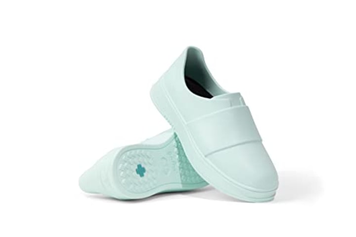 Gales Frontline Nurse Shoes for Women and Men. Comfortable Slip On, Slip Resistant, Waterproof, Breathable Footwear for Medical Workers, Doctors, Healthcare Providers