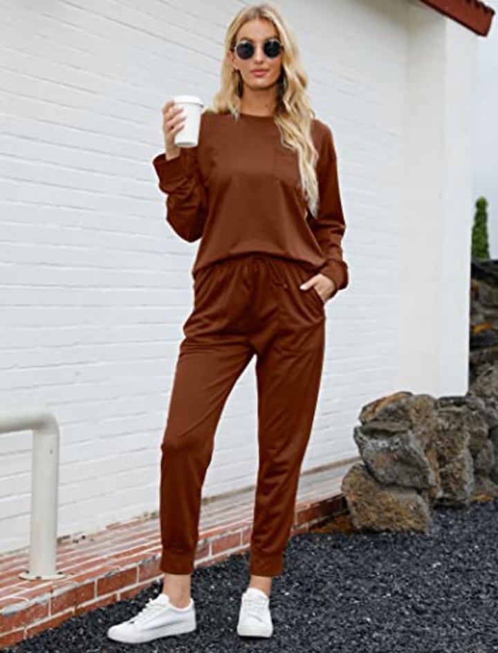 Love the cute and trendy two piece outfit sweatsuit set 2023 fall over, 2 piece lounge set
