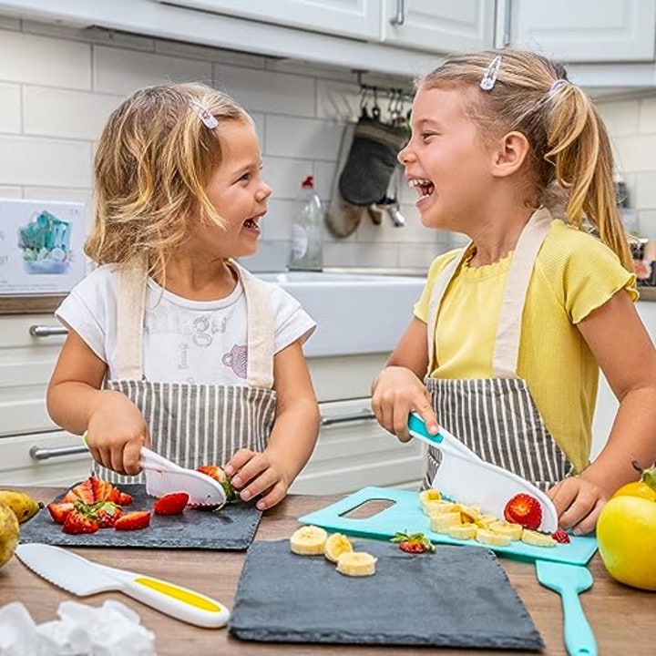 https://media-cldnry.s-nbcnews.com/image/upload/t_fit-720w,f_auto,q_auto:best/rockcms/2023-10/AMAZON-Tovla-Jr-Knives-for-Kids-3-Piece-Kitchen-Cooking-and-Baking-Knife-Set-Childrens-Cooking-Knives-in-3-Sizes--ColorsFirm-Grip-Serrated-Edges-BPA-Free-Kids-Knives-colors-vary-c4500b.jpg