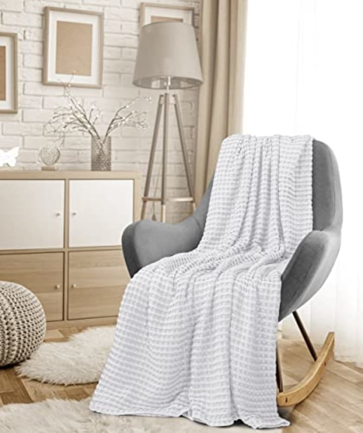 300 GSM Beautyrest Waffle Weave Lightweight Cotton Blanket