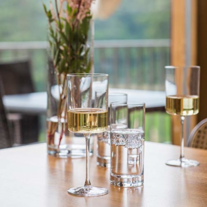 Beneti Square Crystal Wine Glasses Set Of 4 - European-made Handblown Glasses - Large