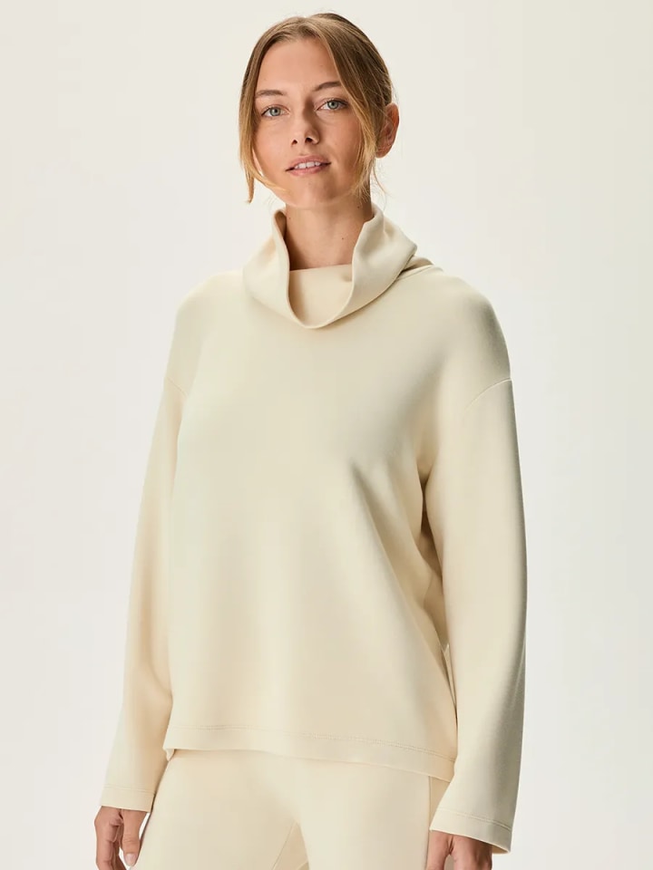 Outdoor Voices Stratus Funnel Neck
