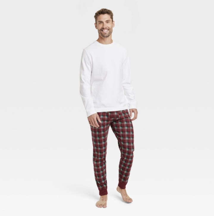 Men's 2pc Plaid Joggers and Long Sleeve Crewneck T-Shirt Pajama Set