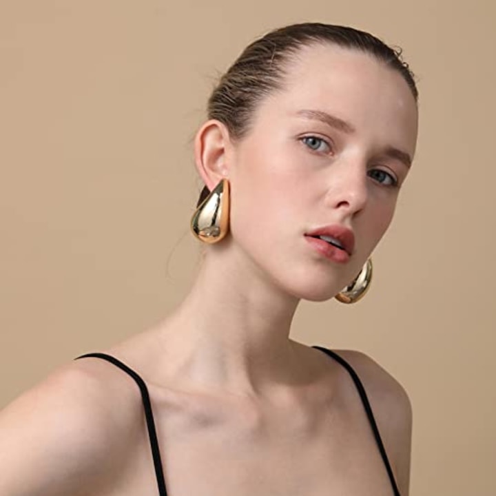 Apsvo Extra Large Chunky Gold Hoop Earrings