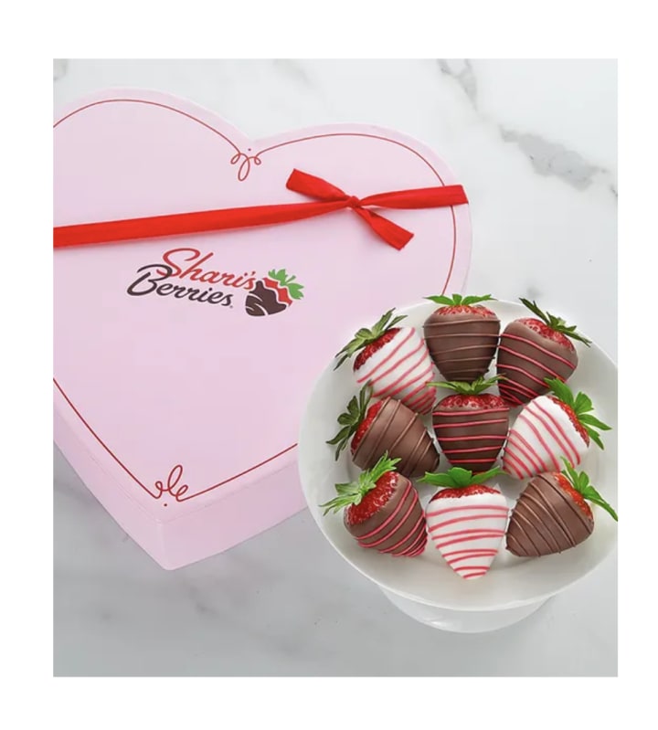 Shari’s Berries Love & Romance Dipped Strawberries in Heart Box