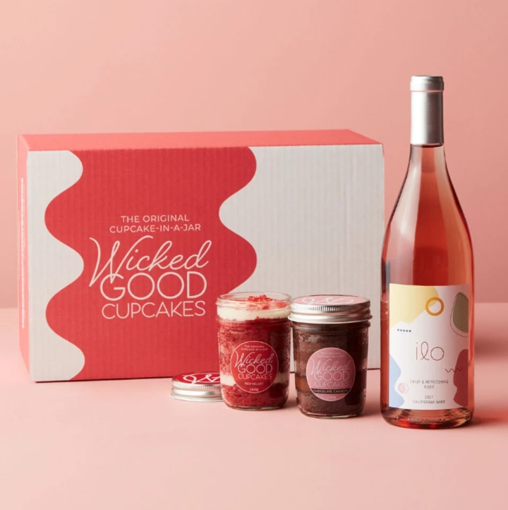 Rosé and Cupcakes Gift Set