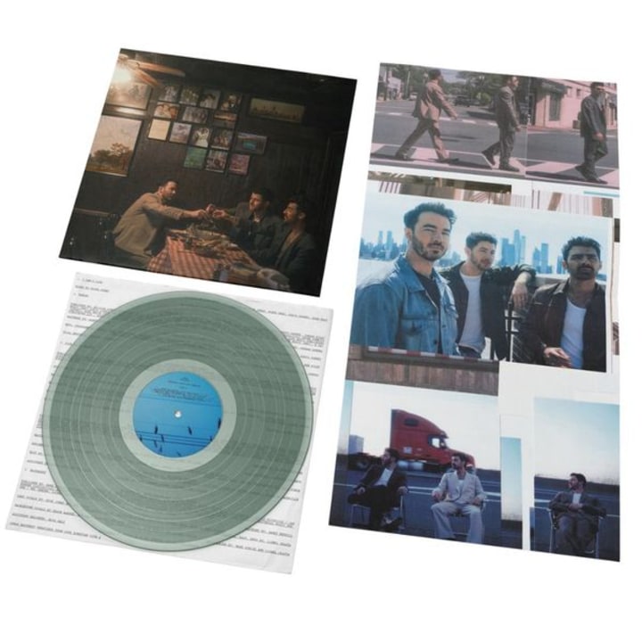 サイン入り　海外雑誌　Jonas Brothers Jonas Brothers signed 2025 Greetings Your Hometown Art Card