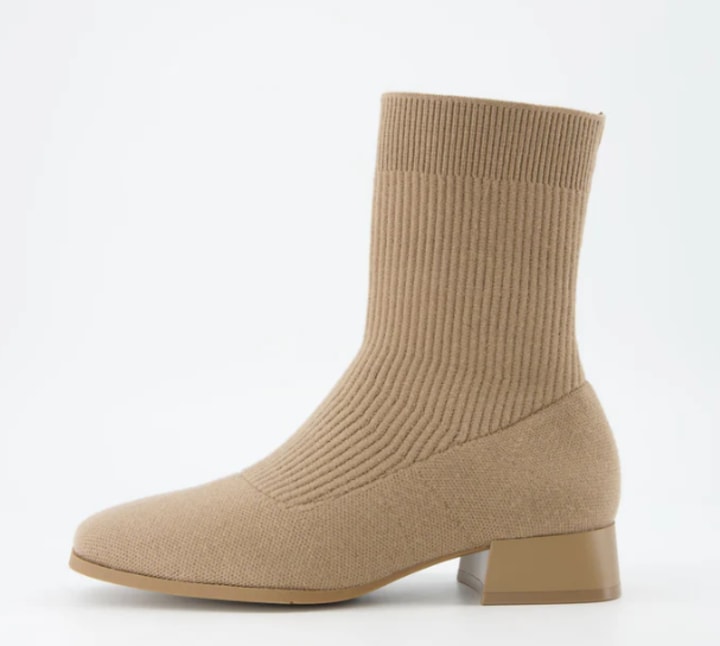 Coutgo Women's Platform Chelsea Boots - Quilted Two-Tone Ankle Booties With Lug Sole - View #3