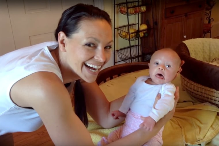 Heartbreaking': Rory Feek shares photo of daughter watching late mom sing