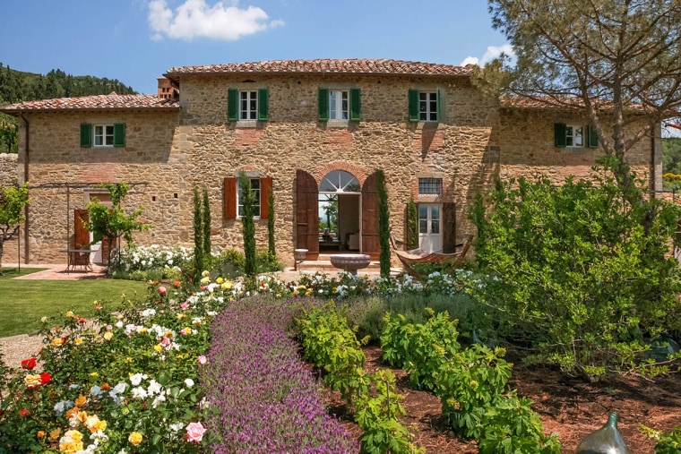 https://media-cldnry.s-nbcnews.com/image/upload/t_fit-760w%2Cf_auto%2Cq_auto%3Abest/newscms/2018_25/1347321/under-tuscan-sun-villa-01.jpg
