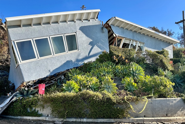 https://media-cldnry.s-nbcnews.com/image/upload/t_fit-760w%2Cf_auto%2Cq_auto%3Abest/rockcms/2025-01/250116-pacific-palisades-house-landslide-damaged-ac-1040p-388515.jpg
