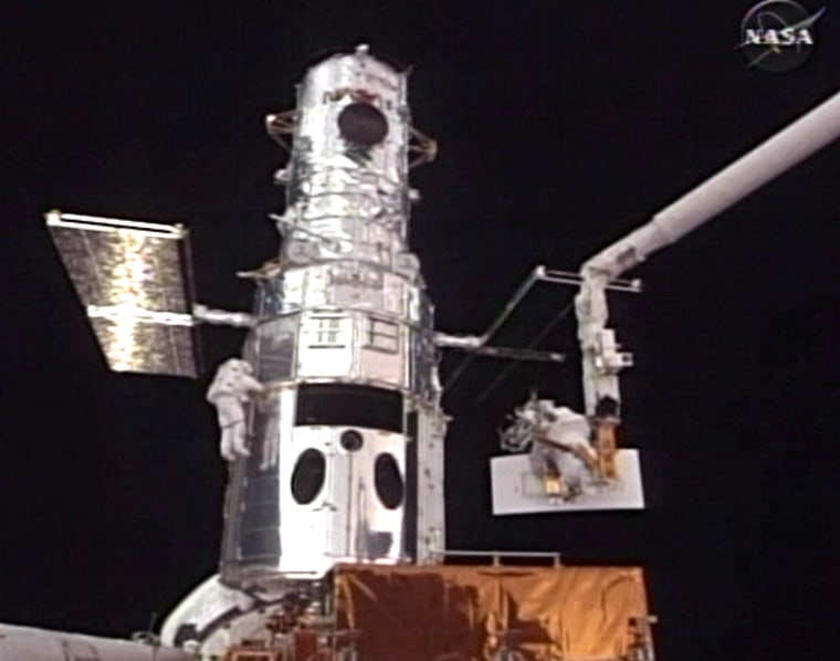 Image: Hubble spacewalk