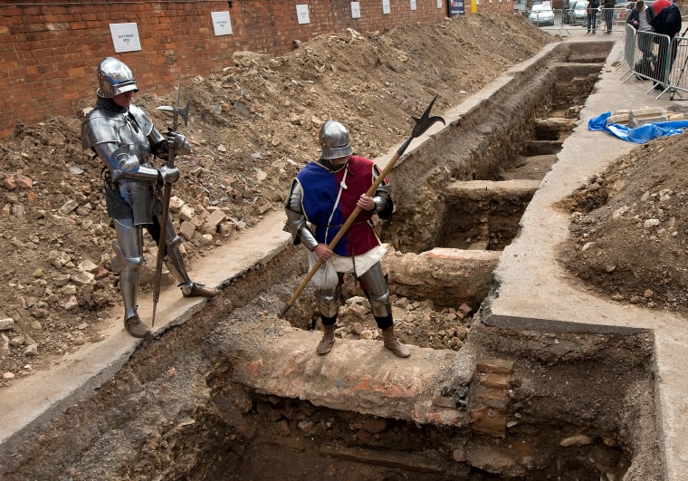 Image: Knights at site