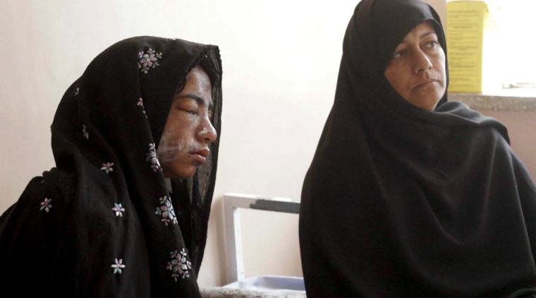 Image: An Afghan school girl, recovers in  a hospital
