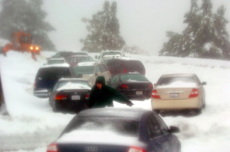 Image: Cars stranded on snow-covered highway