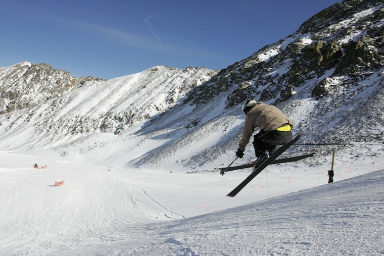 Image:A skier at Arapahoe Basin in Colorado