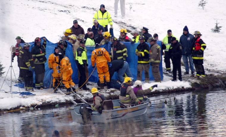 Image: Rescue workers at the accident scene