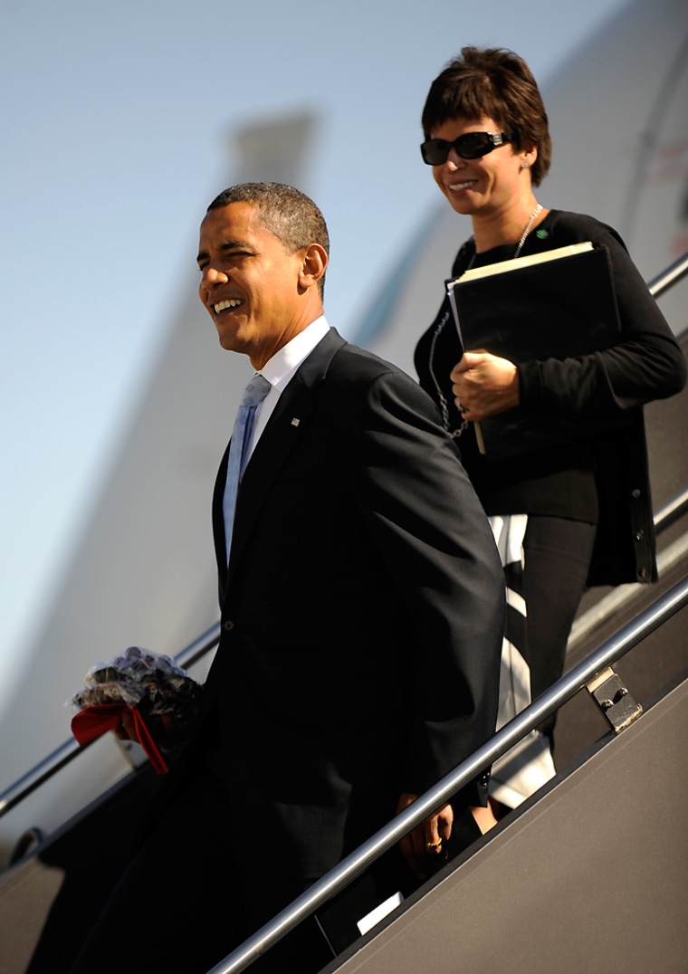 Image: US Democratic presidential candidate Illinois Senator Barack Obama and senior advisor Valerie Jarrett disembark from his campaign plane