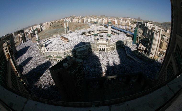 Image: Pilgrims at the Grand Mosque in Mecca
