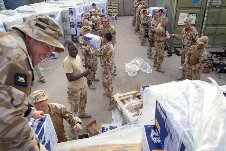 Image: British soldiers