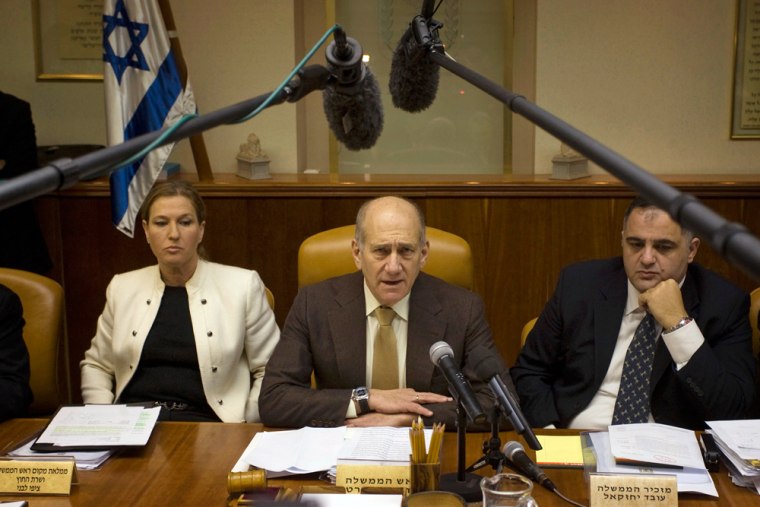 Olmert holds a weekly cabinet meeting