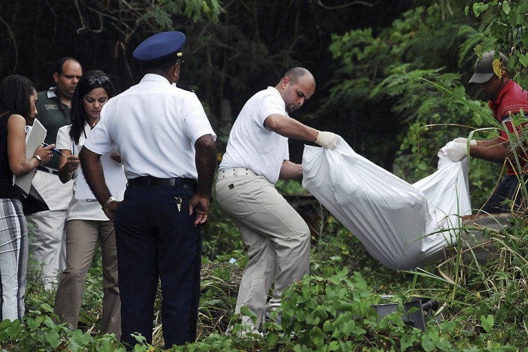 Image: Forensic personnel remove the body of Sara Kuszak