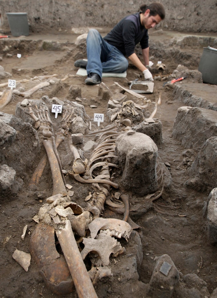 Image: An archaeologist works on a skeleton at a ruined pyramid in Tlateloco in Mexico City