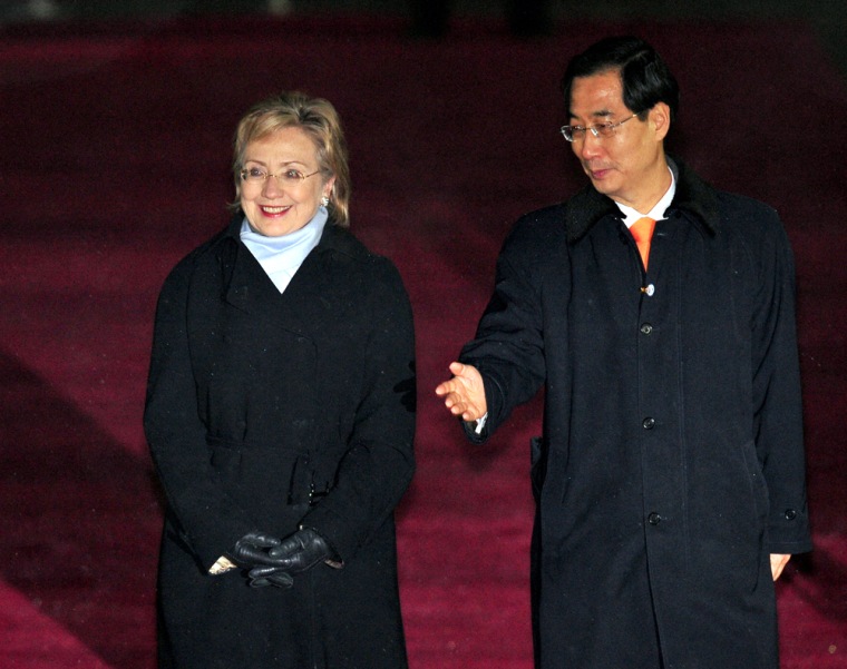 Image: Hillary Clinton escorted by Han Duck-Soo