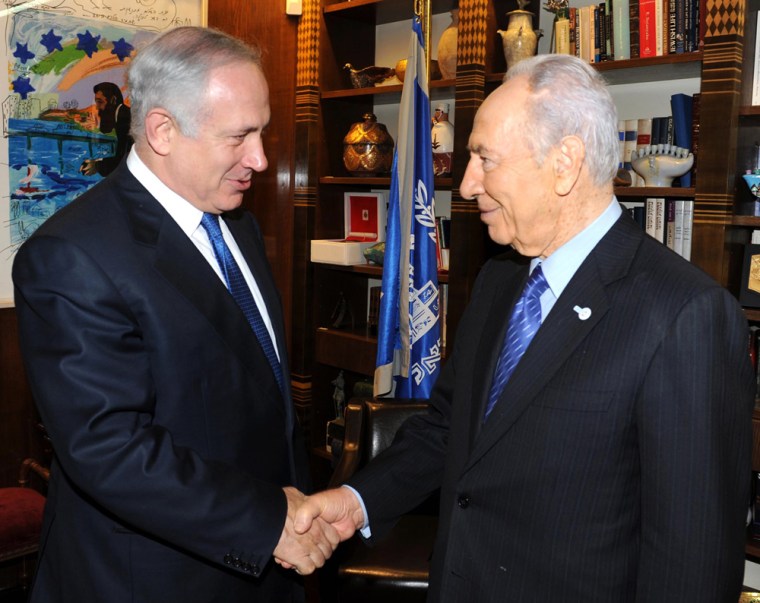 Image: Israel's President Peres, right, meets Likud party leader Netanyahu in Jerusalem