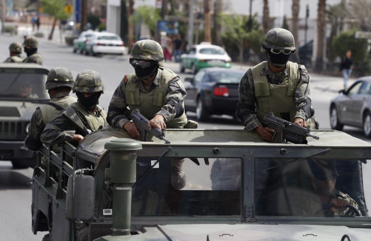 Image: Soldiers patrol a main avenue in the border city of Ciudad Juarez