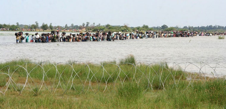 Image: Thousands of people fleeing an area held controlled by the Tamil Tigers