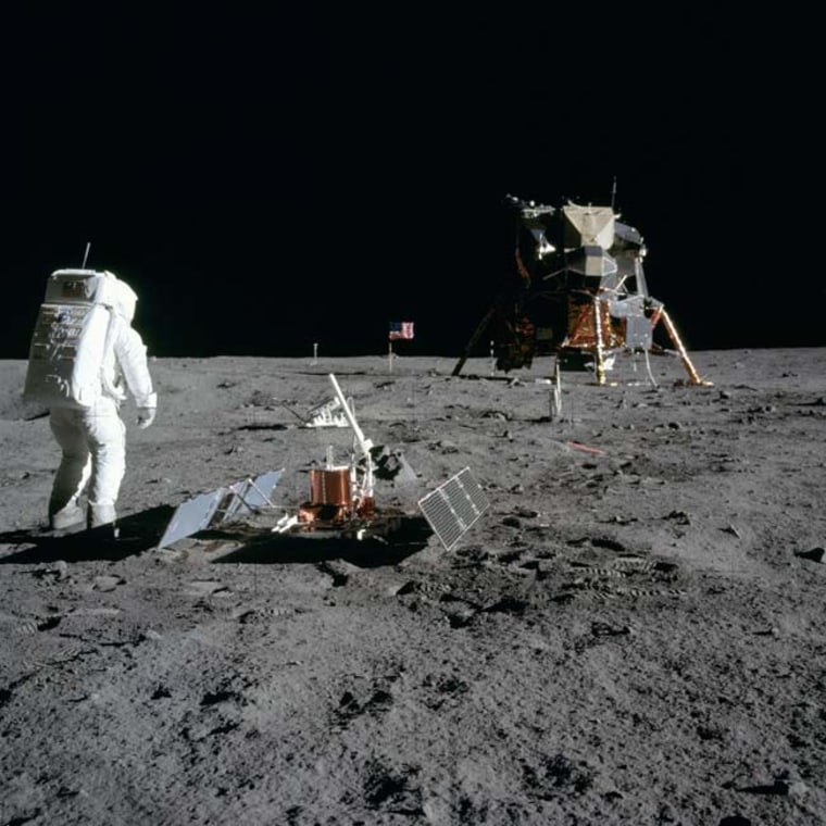 https://media-cldnry.s-nbcnews.com/image/upload/t_fit-760w,f_auto,q_auto:best/MSNBC/Components/Photo/_new/090421-space-aldrin.jpg