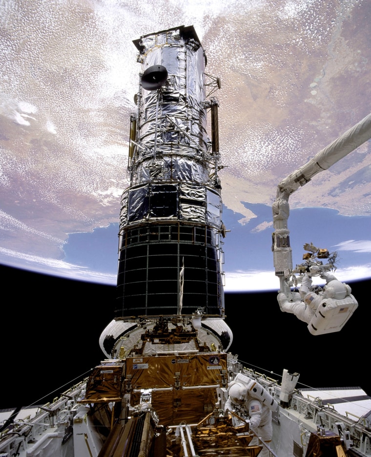 Image: Hubble servicing mission in 1993