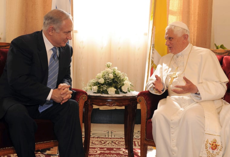 Image: Pope Benedict XVI talks with Israeli Prime Minister Benjamin Netanyahu